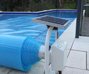 Daisy pool covers rollers